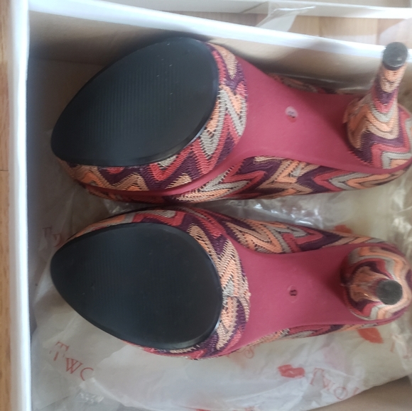 Two Lips peep toe platform shoes - Picture 4 of 5